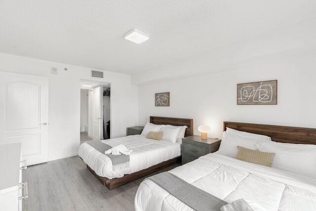 ウェル ロケーテッド コンドス イン ブリッケル