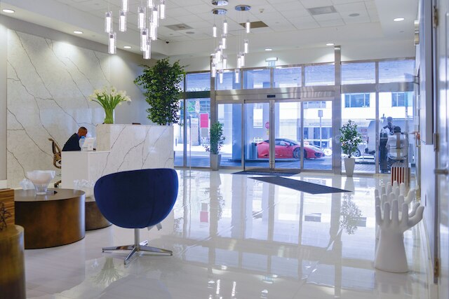 ウェル ロケーテッド コンドス イン ブリッケル