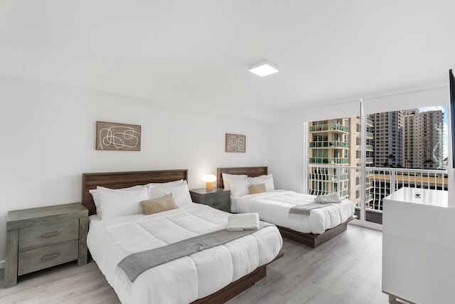 ウェル ロケーテッド コンドス イン ブリッケル