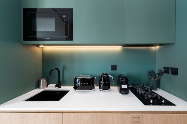 ビジネス ベイ シック スタジオ ウィズ プール ジム