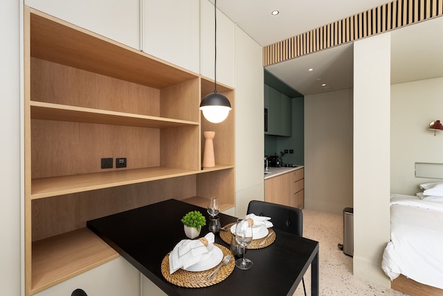 ビジネス ベイ シック スタジオ ウィズ プール ジム