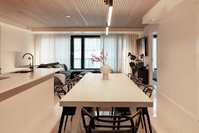 ラグジュアリー 3 ベッドルーム アパートメント ウィズ バルコニー