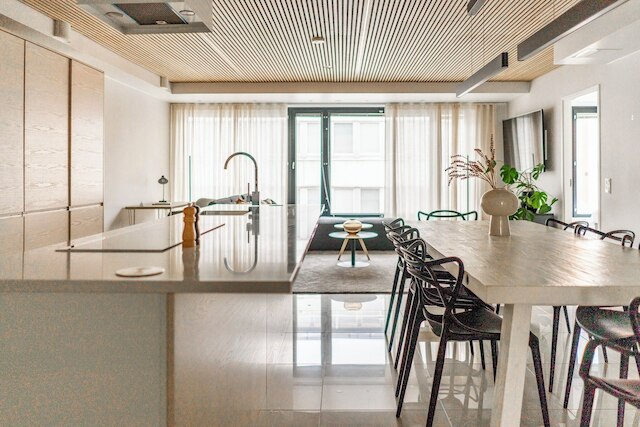 ラグジュアリー 3 ベッドルーム アパートメント ウィズ バルコニー