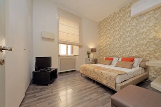 YCH インカンテヴォレ カーサ ア フォンターナ ディ トレヴィ