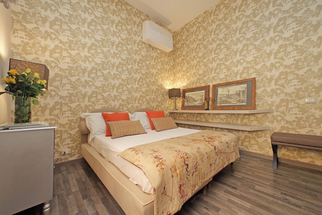 YCH インカンテヴォレ カーサ ア フォンターナ ディ トレヴィ