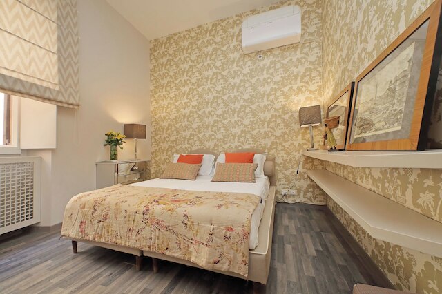 YCH インカンテヴォレ カーサ ア フォンターナ ディ トレヴィ