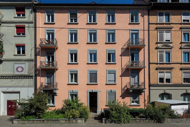 カヤ チューリッヒ エリザベーテンシュトラーセ