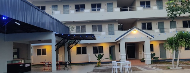 DJ レジデンシー アンド プール パーティー