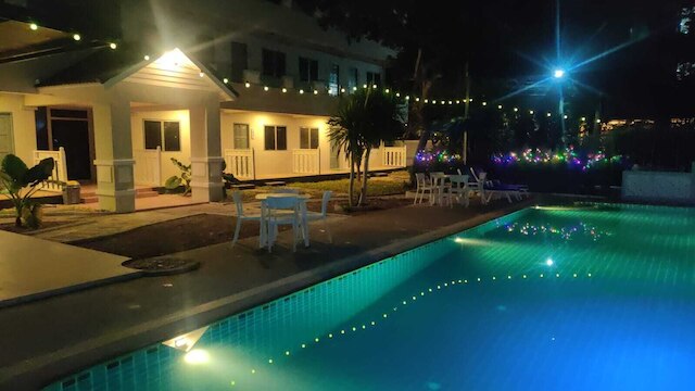 DJ レジデンシー アンド プール パーティー