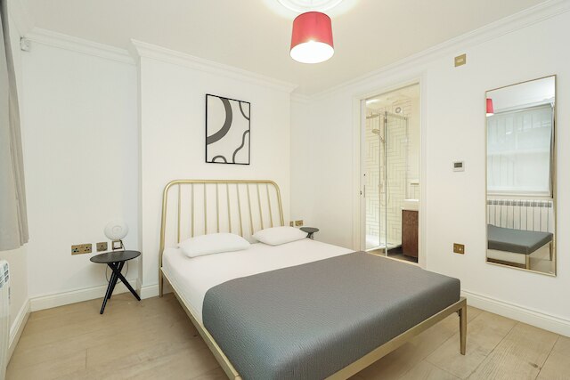 ケンジントン ガーデンズ アパートメンツ