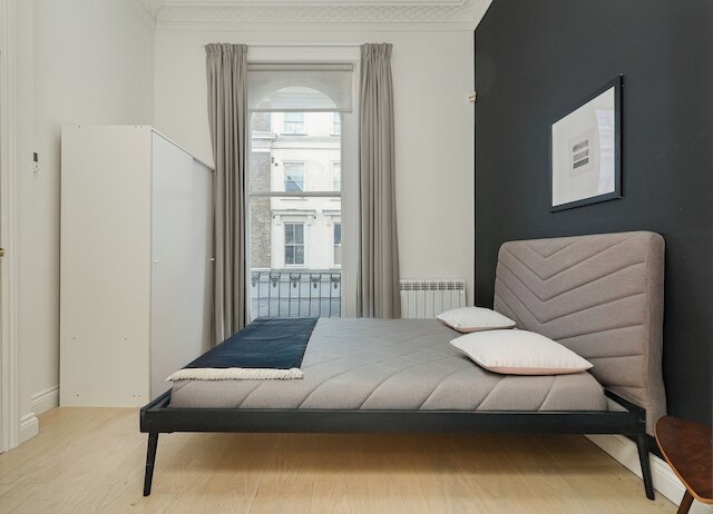 ケンジントン ガーデンズ アパートメンツ