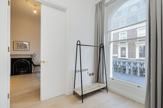 ケンジントン ガーデンズ アパートメンツ