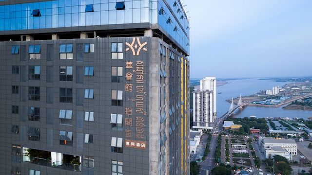 HUA クラブ スペース ビロング トゥ タイム