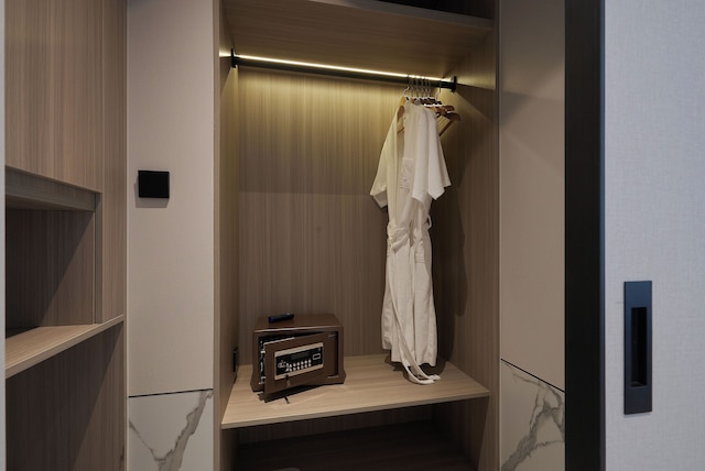 HUA クラブ スペース ビロング トゥ タイム