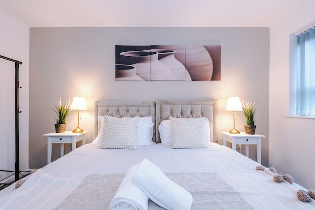 3ベッドルーム-スリープス6-ガーデン-バーベキュー-フリーパーキング-ペット