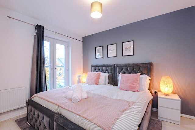 3ベッドルーム-スリープス6-ガーデン-バーベキュー-フリーパーキング-ペット