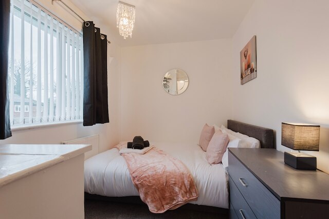 スペーシャス 3-ベッド ハウス ディズベリー マンチェスター