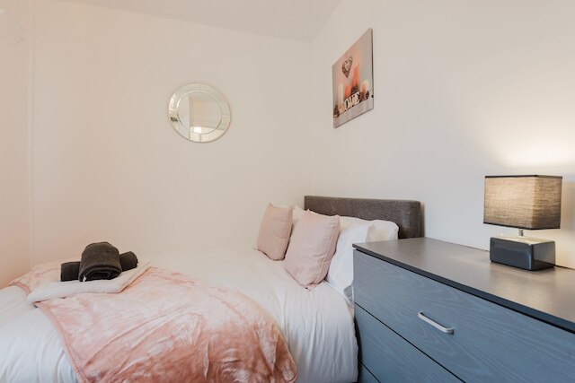 スペーシャス 3-ベッド ハウス ディズベリー マンチェスター