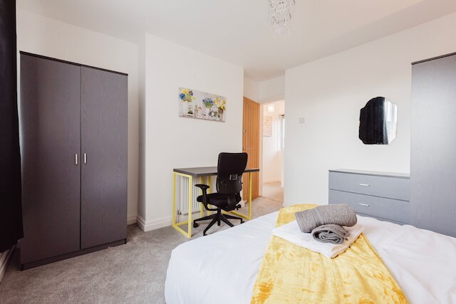 スペーシャス 3-ベッド ハウス ディズベリー マンチェスター