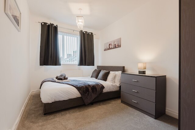 スペーシャス 3-ベッド ハウス ディズベリー マンチェスター