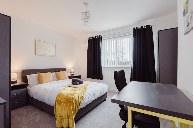 スペーシャス 3-ベッド ハウス ディズベリー マンチェスター