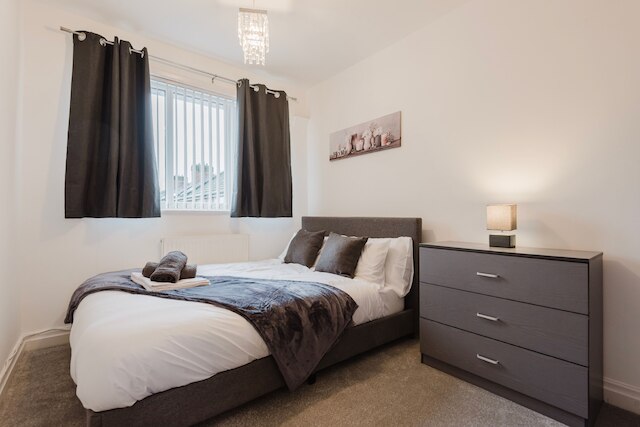 スペーシャス 3-ベッド ハウス ディズベリー マンチェスター