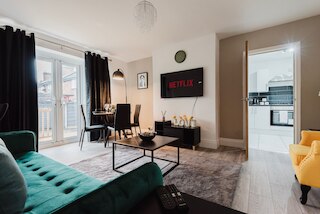 スペーシャス 3-ベッド ハウス ディズベリー マンチェスター