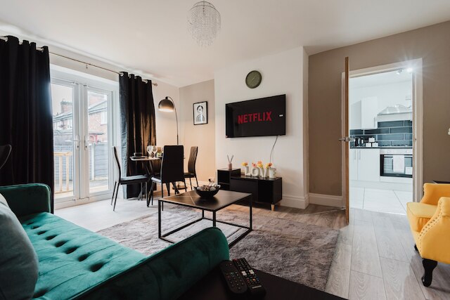 スペーシャス 3-ベッド ハウス ディズベリー マンチェスター