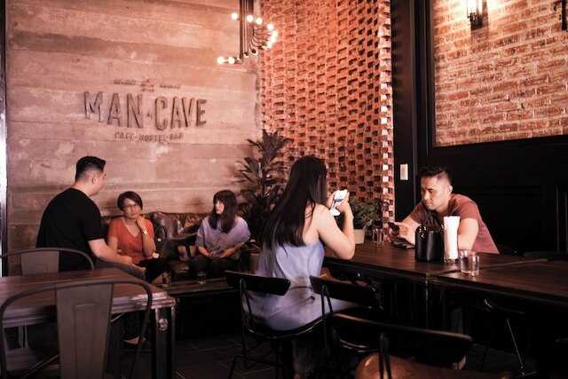 マン ケイブ ホステル