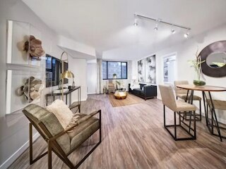 ナショナル アット コートハウス タワーズ