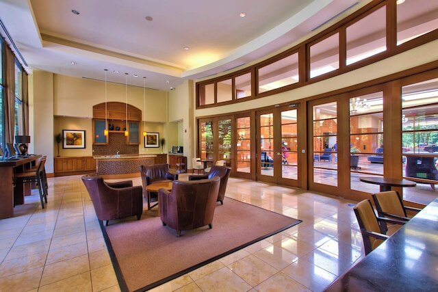 プライム クリスタル シティ アパートメンツ