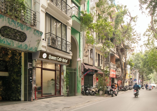 クイーン カフェ ホテル