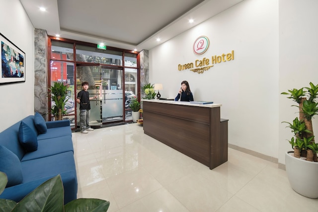 クイーン カフェ ホテル