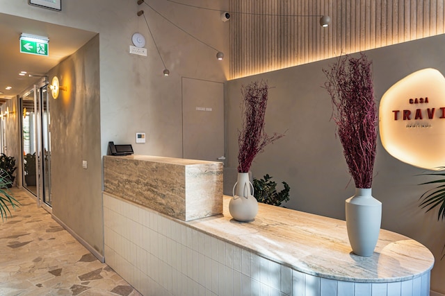 トラヴィ ブティック バイ ホリ