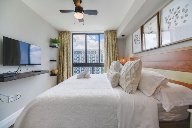 ダウンタウン ドラル コンド ウィズ フリー パーキング