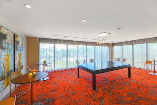 ダウンタウン ドラル コンド ウィズ フリー パーキング