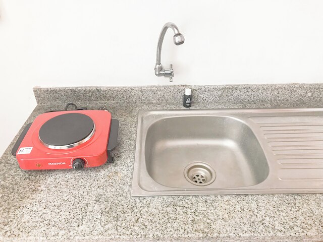 コンパクト アンド レストフル スタジオ アット パビリオン ペルマタ アパートメント