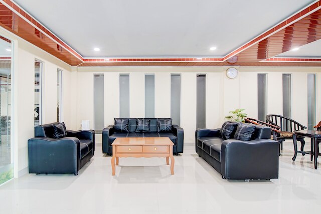 コレクション O プサット コタ ペカンバル ニア ルマ サキット プリマ フォーマリー キングズ ホームステイ