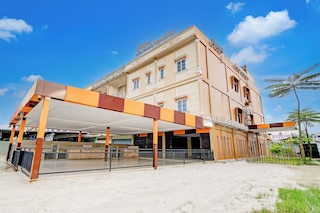 コレクション O プサット コタ ペカンバル ニア ルマ サキット プリマ フォーマリー キングズ ホームステイ