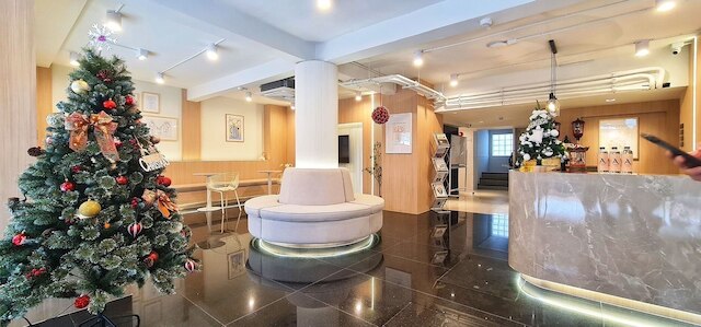 アセラ プラトゥーナム ホテル