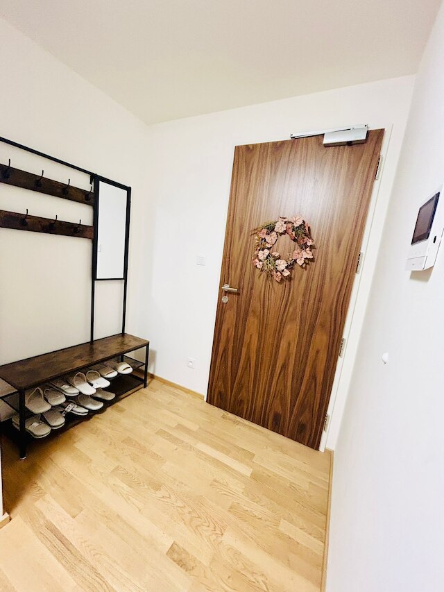 ニュー ラグジュアリー アパートメント メトロ ステーション