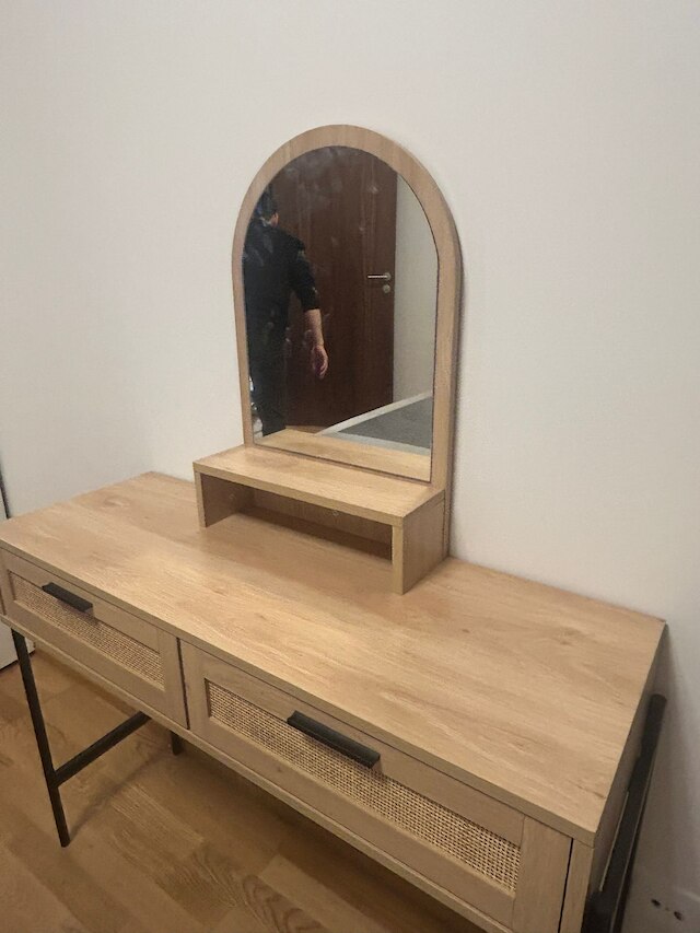 ニュー ラグジュアリー アパートメント メトロ ステーション