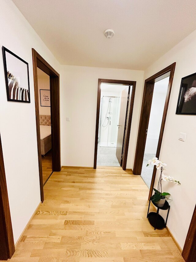 ニュー ラグジュアリー アパートメント メトロ ステーション