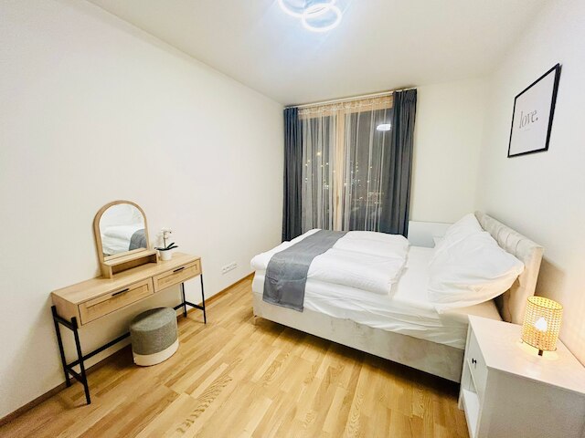 ニュー ラグジュアリー アパートメント メトロ ステーション