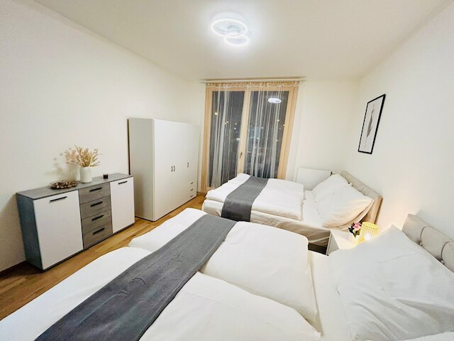 ニュー ラグジュアリー アパートメント メトロ ステーション