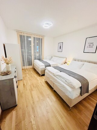 ニュー ラグジュアリー アパートメント メトロ ステーション