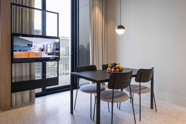 スタニング ブルジュ ビュー アップサイド リビング スタジオ