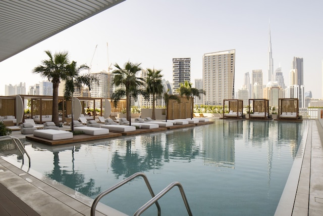 スタニング ブルジュ ビュー アップサイド リビング スタジオ