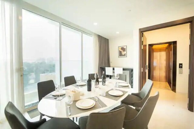 セレニティ スカイ スイーツ イン ディストリクト 3