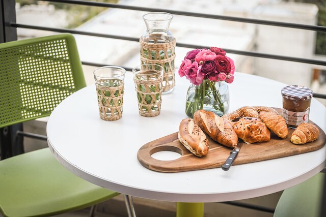 スタジオ アパートメント ウィズ バルコニー アンド キッチン